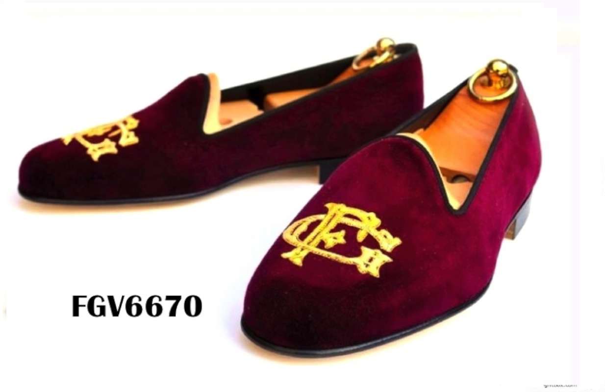 golden-embroidery-stitched-velvet-slippers-wine-color-fg