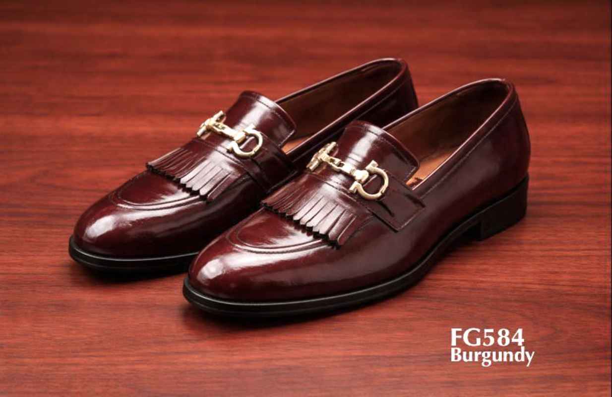 Leather loafer with horse bit buckle