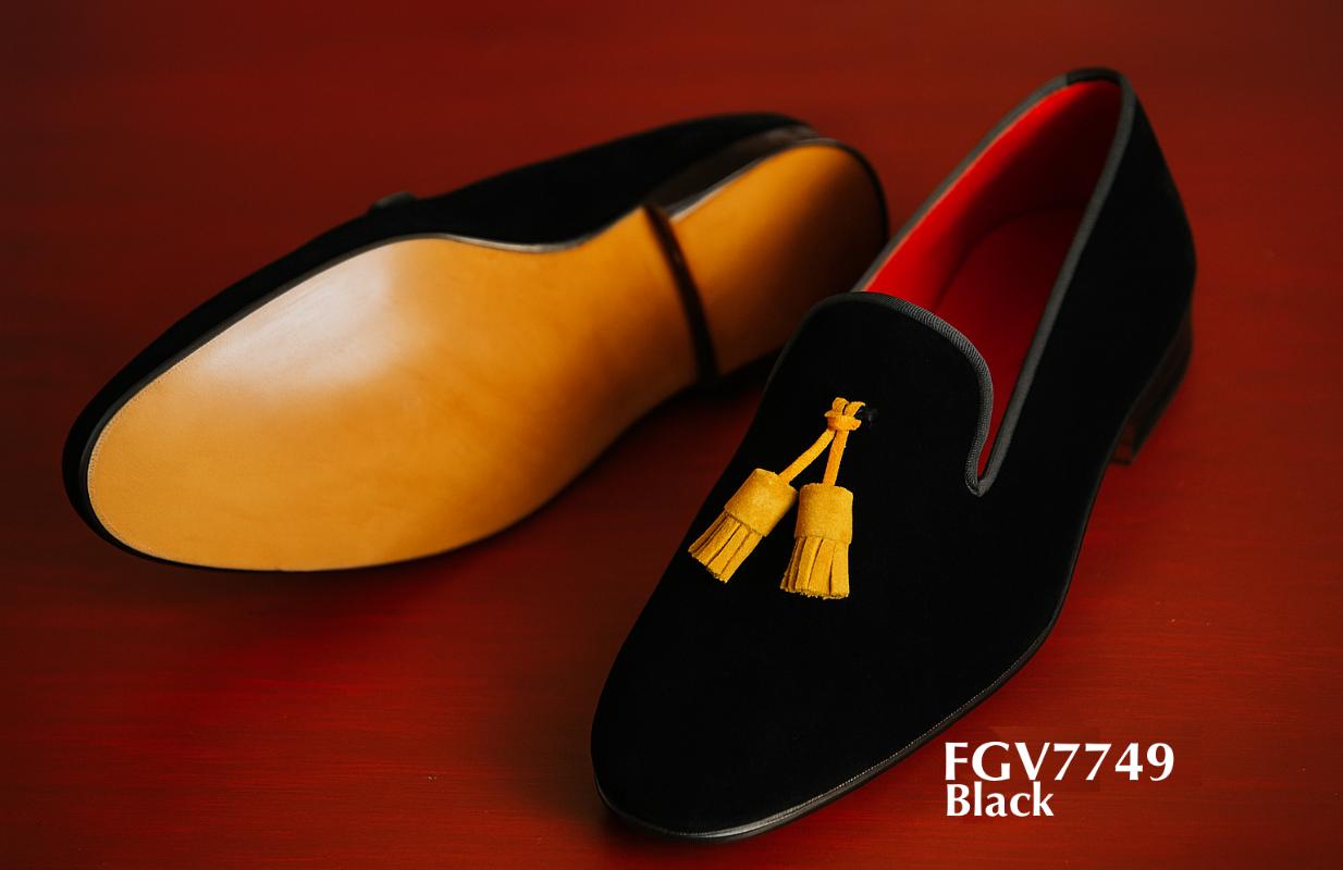 yellow-tassel-velvet-slippers