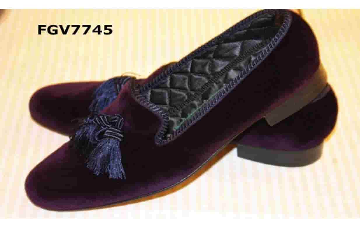 meroon-tassel-slippers